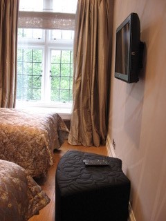 Interior Designer in London | Interior Deco Ltd Bedroom Portfolio gallery image 5